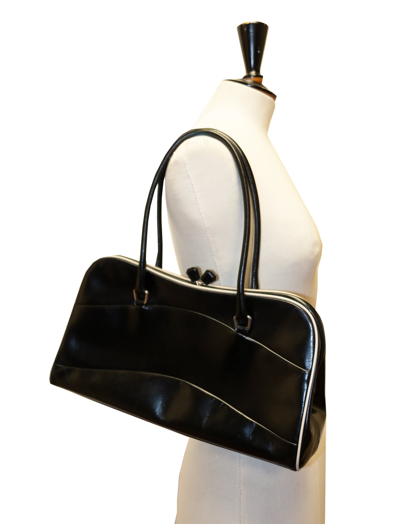 FW2000 Black Leather Kiss Lock Handbag