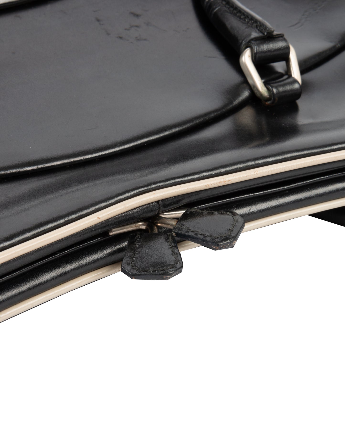 FW2000 Black Leather Kiss Lock Handbag