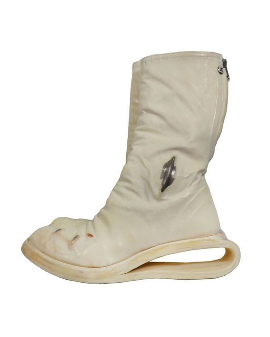 Beige boot with a unique design on a white background Carol Christian Poell White AM/2693P-IN Prosthetic U-Sole Boots - vothe archive - curated designer vintage 